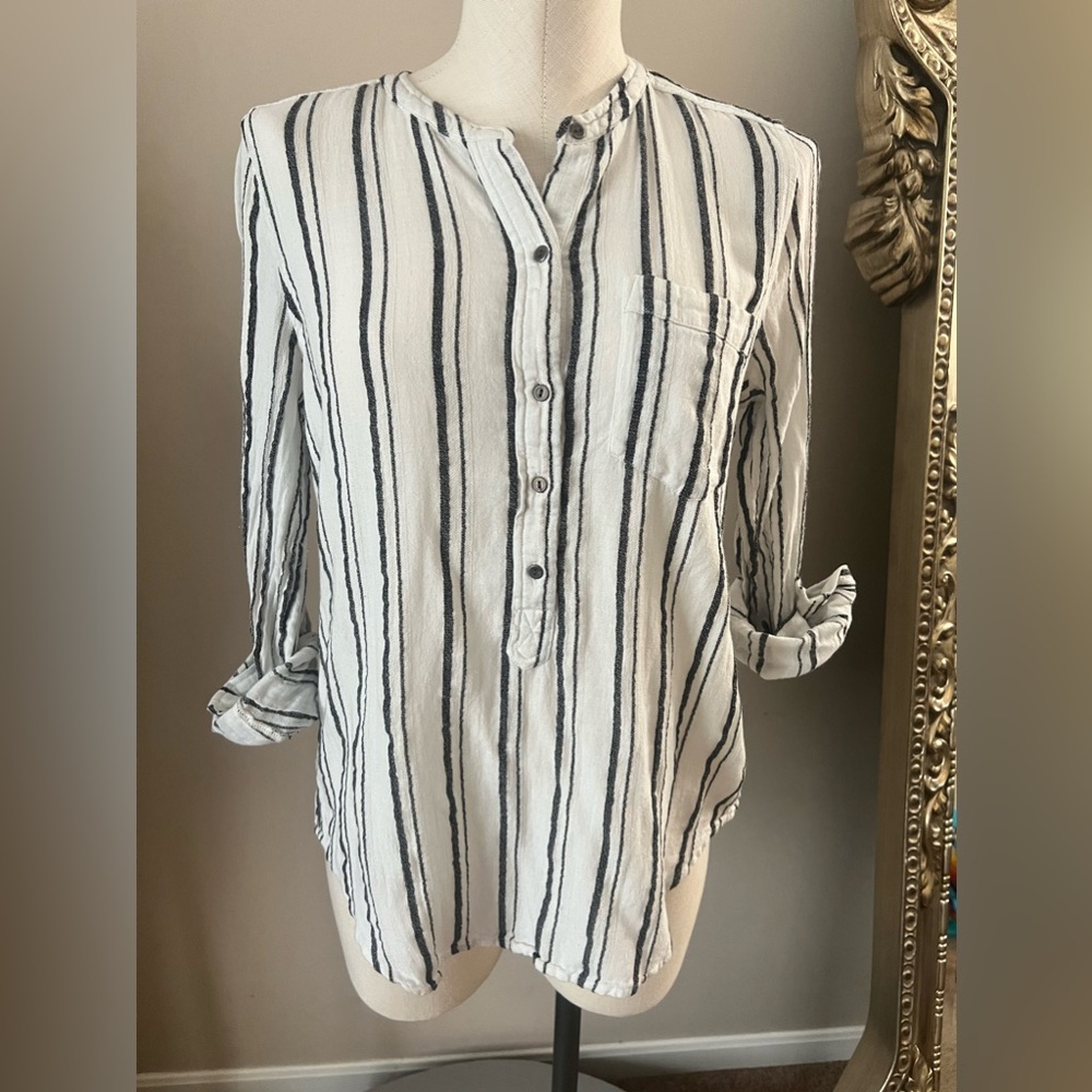 Lucky Brand button front soft linen shirt with roll tab sleeves